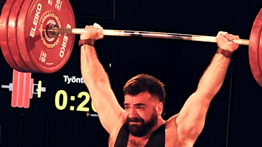 Rebin Rezazadeh työnsi 183 kiloa.